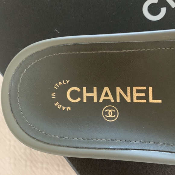 Chanel 17C Slides RARE - Picture 4 of 9